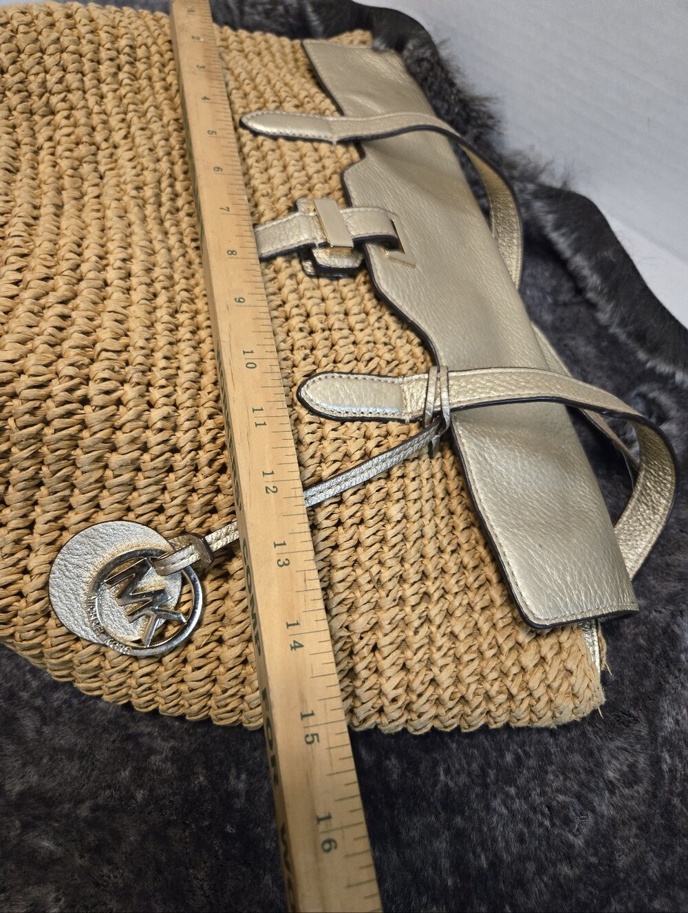 Michael Kors "GOLD" Trim Tan Straw Tote - Picture 3 of 16